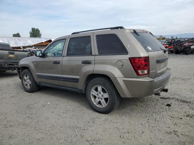 1J4HR48N05C727641 - 2005 JEEP GRAND CHER LAREDO BEIGE photo 2