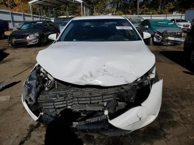 4T1BF1FK3HU717966 - 2017 TOYOTA CAMRY LE WHITE photo 5