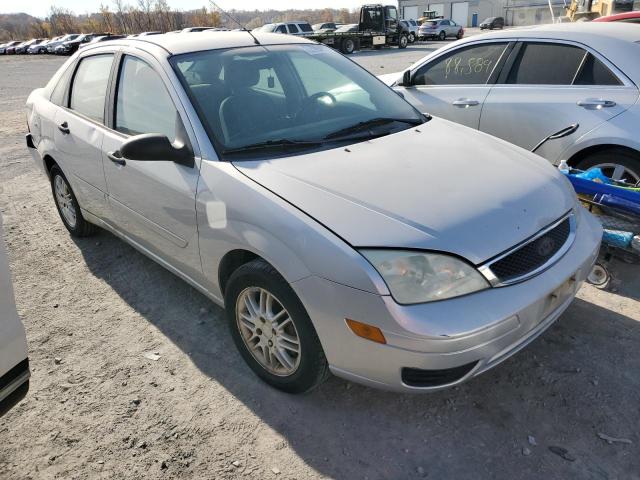 1FAFP34N27W321340 - 2007 FORD FOCUS ZX4 GRAY photo 4