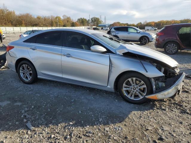 5NPEB4AC8DH761500 - 2013 HYUNDAI SONATA GLS SILVER photo 4