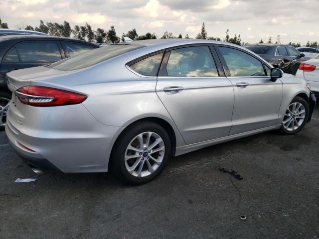 3FA6P0HDXKR134665 - 2019 FORD FUSION SE SILVER photo 3