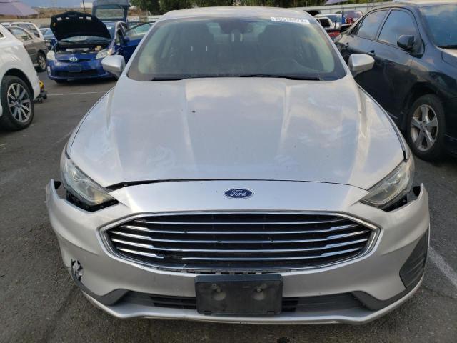 3FA6P0HDXKR134665 - 2019 FORD FUSION SE SILVER photo 5