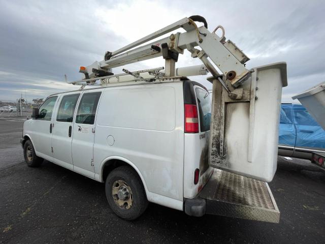 1GCHG35U471166683 - 2007 CHEVROLET EXPRESS G3 WHITE photo 2