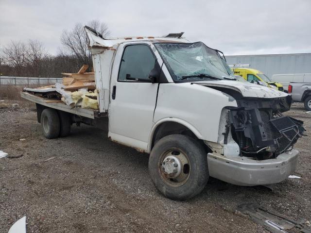 1GBJG31U961126383 - 2006 CHEVROLET EXPRESS G3 WHITE photo 4