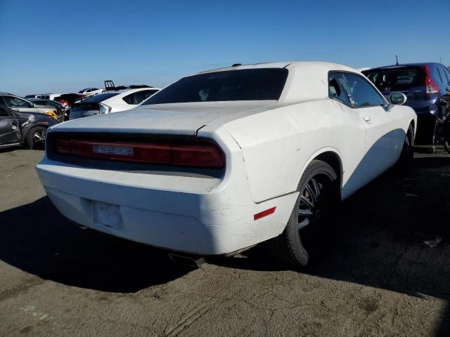 2C3CDYAG8CH118216 - 2012 DODGE CHALLENGER SXT WHITE photo 3