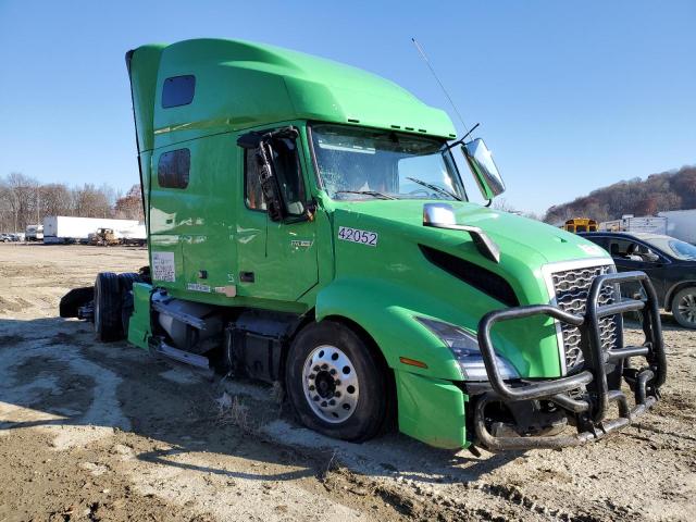 4V4NC9EH1RN633403 - 2024 VOLVO VN VNL GREEN photo 1