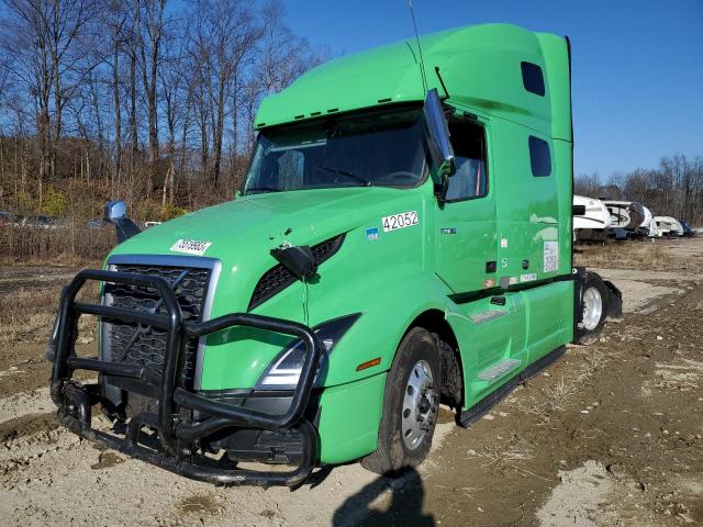 4V4NC9EH1RN633403 - 2024 VOLVO VN VNL GREEN photo 2