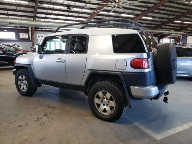 JTEBU11F870071507 - 2007 TOYOTA FJ CRUISER SILVER photo 2