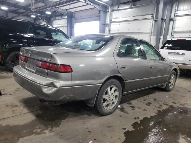 4T1BF28K0WU072936 - 1998 TOYOTA CAMRY CE SILVER photo 3