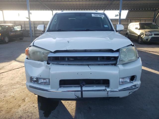 JTEZU5JR4A5013601 - 2010 TOYOTA 4RUNNER SR5 WHITE photo 5