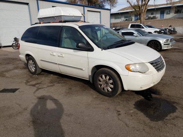 2A4GP54L56R893464 - 2006 CHRYSLER TOWN & COU TOURING WHITE photo 4