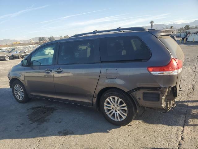 5TDYK3DC3DS331032 - 2013 TOYOTA SIENNA XLE GRAY photo 2