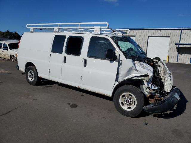 1GTZ7UCG7C1151838 - 2012 GMC SAVANA G3500 WHITE photo 4