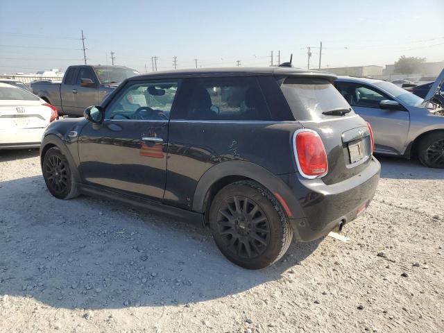 WMWXP5C59J3C65319 - 2018 MINI COOPER BLACK photo 2