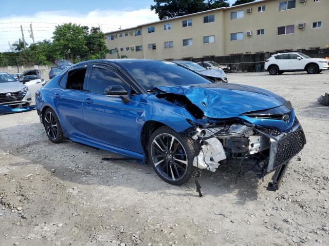 4T1B61HK4JU090729 - 2018 TOYOTA CAMRY XSE BLUE photo 4