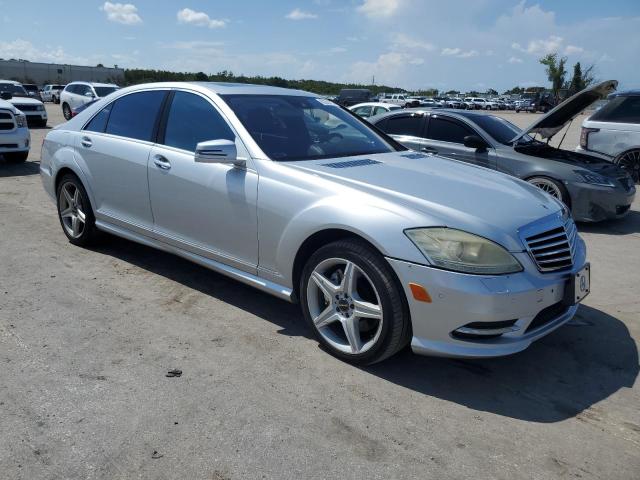 WDDNG7BB3AA291670 - 2010 MERCEDES-BENZ S 550 SILVER photo 4