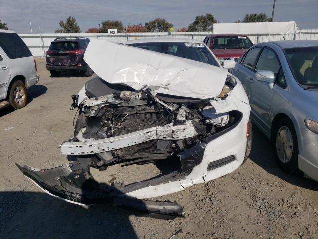 2C3CDXBG3HH630224 - 2017 DODGE CHARGER SE WHITE photo 5