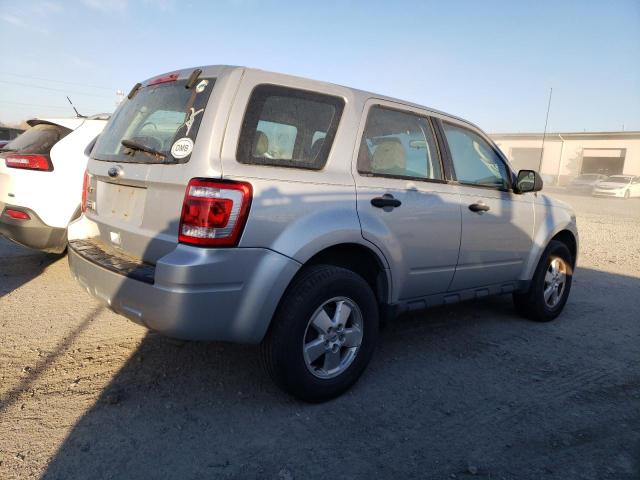 1FMCU0C76AKD46999 - 2010 FORD ESCAPE XLS SILVER photo 3