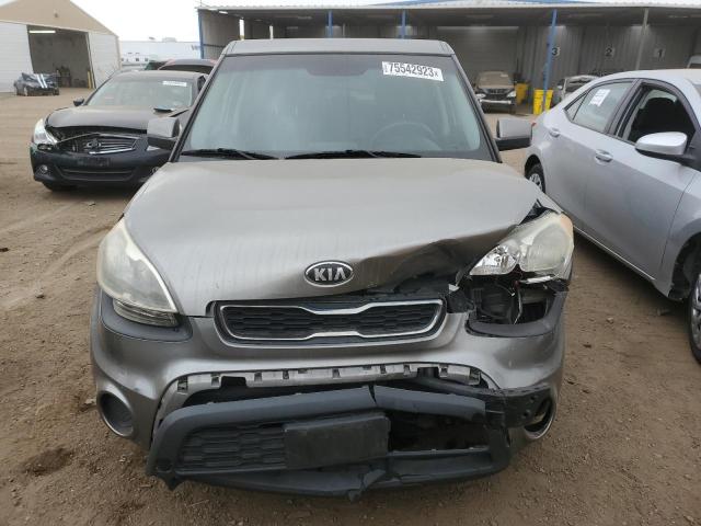 KNDJT2A54D7557993 - 2013 KIA SOUL GRAY photo 5