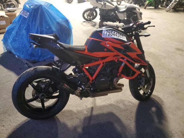 VBKV39401LM925555 - 2020 KTM 1290 SUPER DUKE R ORANGE photo 4