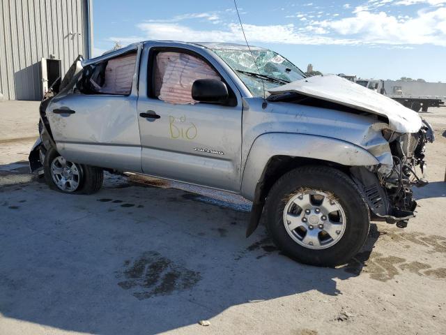 5TEJU4GN2AZ689803 - 2010 TOYOTA TACOMA DOUBLE CAB PRERUNNER SILVER photo 4
