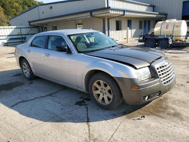 2C3KA43R58H175637 - 2008 CHRYSLER 300 LX SILVER photo 4