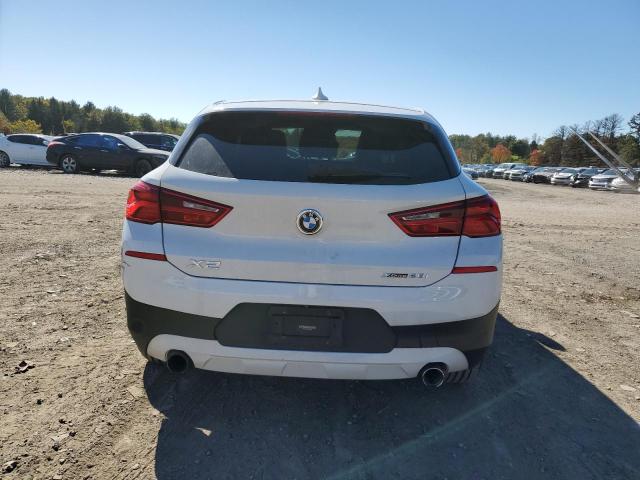 WBXYJ5C36JEF71960 - 2018 BMW X2 XDRIVE28I WHITE photo 6