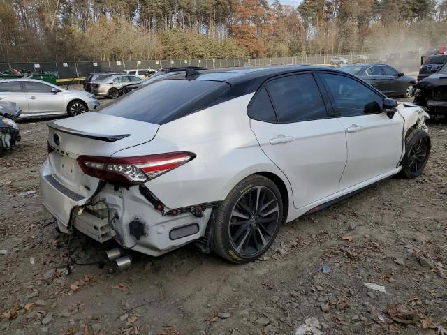 4T1BZ1HK2JU020248 - 2018 TOYOTA CAMRY XSE WHITE photo 3