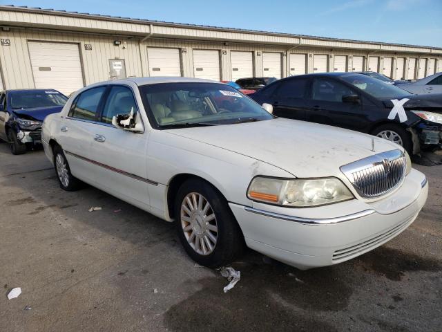 1LNHM81W64Y682720 - 2004 LINCOLN TOWN CAR EXECUTIVE WHITE photo 4