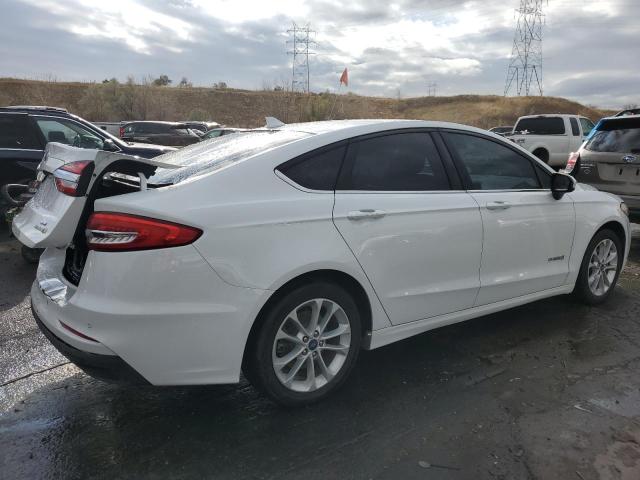 3FA6P0LU7KR106796 - 2019 FORD FUSION SE WHITE photo 3