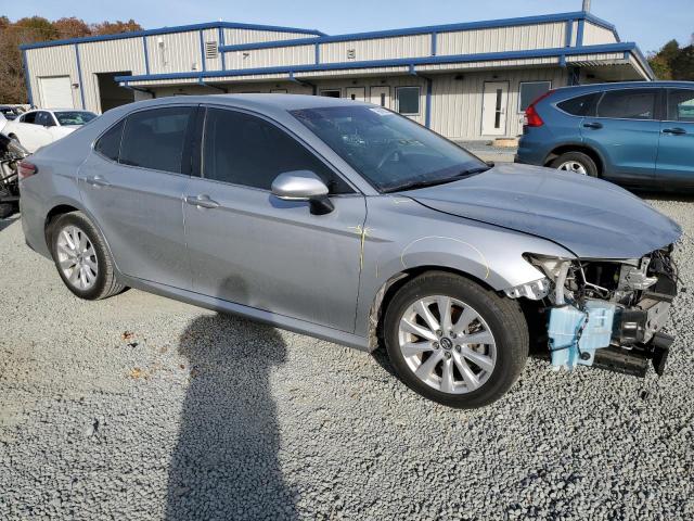 4T1B11HK7JU019572 - 2018 TOYOTA CAMRY L SILVER photo 4