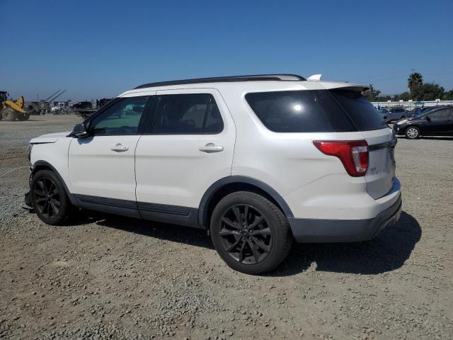 1FM5K7D80HGA23009 - 2017 FORD EXPLORER XLT WHITE photo 2