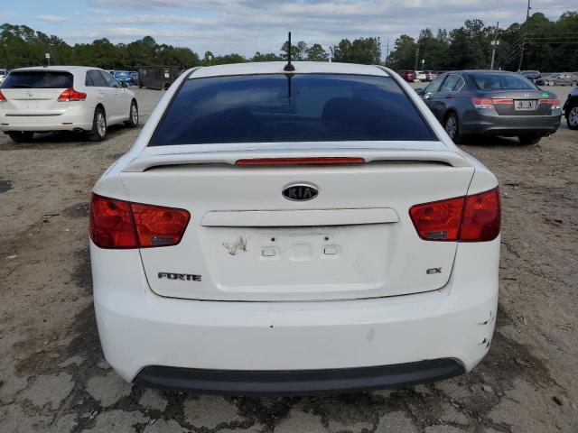 KNAFU4A21D5700718 - 2013 KIA FORTE EX WHITE photo 6