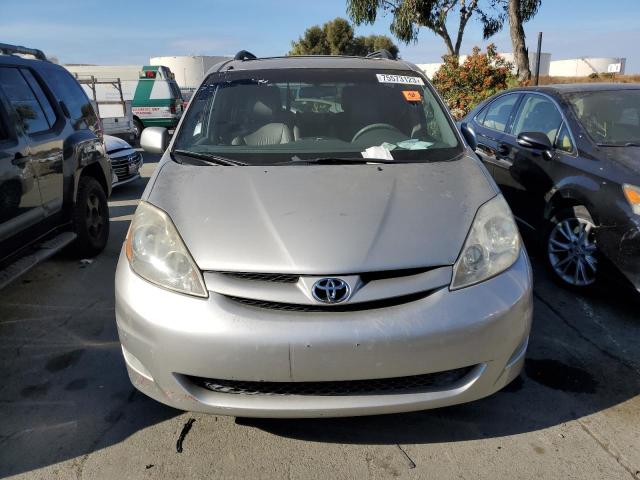 5TDYK4CC8AS337489 - 2010 TOYOTA SIENNA XLE SILVER photo 5