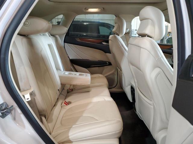 5LMCJ3D93GUJ12811 - 2016 LINCOLN MKC RESERVE WHITE photo 10