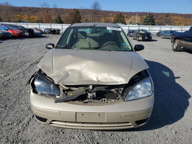 1FAFP34N46W136270 - 2006 FORD FOCUS ZX4 GOLD photo 5