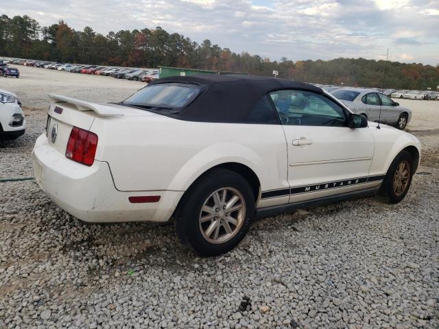 1ZVFT84N175303630 - 2007 FORD MUSTANG WHITE photo 3