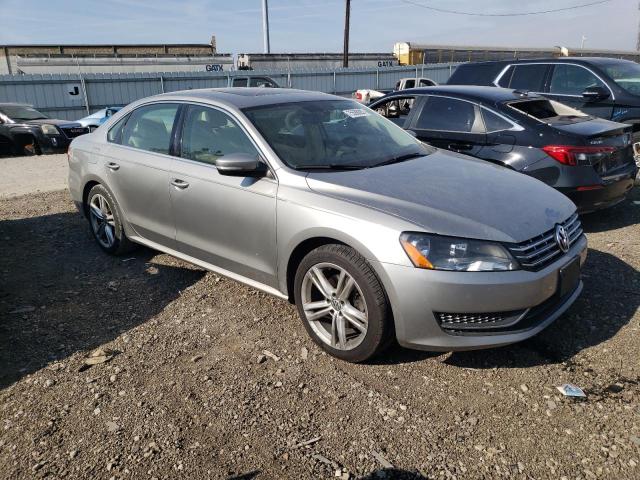 1VWBN7A37EC071078 - 2014 VOLKSWAGEN PASSAT SE SILVER photo 4