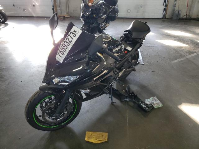 JKAEXEJ15KDA04155 - 2019 KAWASAKI EX650 J შავი ფოტო 2