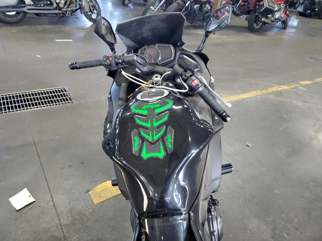 JKAEXEJ15KDA04155 - 2019 KAWASAKI EX650 J შავი ფოტო 5