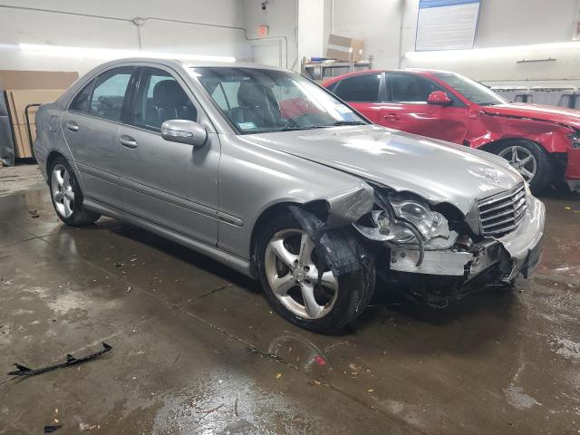 WDBRF52H96E020490 - 2006 MERCEDES-BENZ C 230 GRAY photo 4