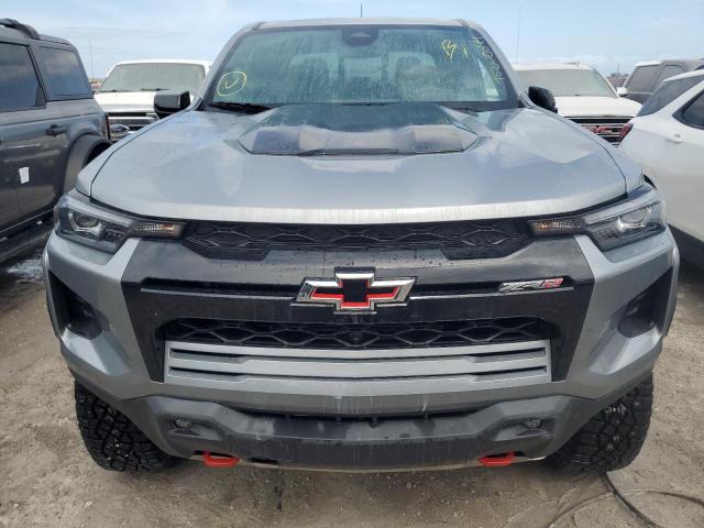 1GCPTFEKXR1119670 - 2024 CHEVROLET COLORADO ZR2 GRAY photo 5