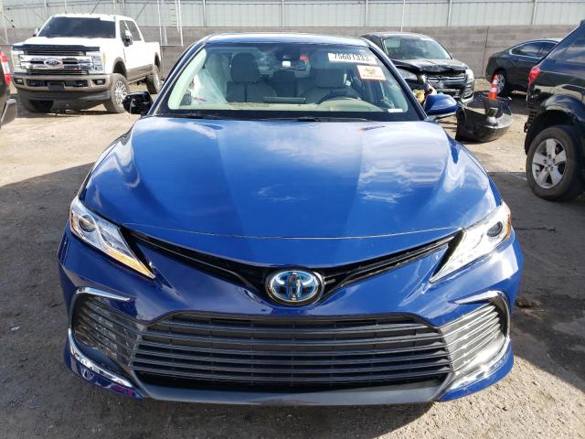 4T1F31AK1PU057944 - 2023 TOYOTA CAMRY XLE BLUE photo 5