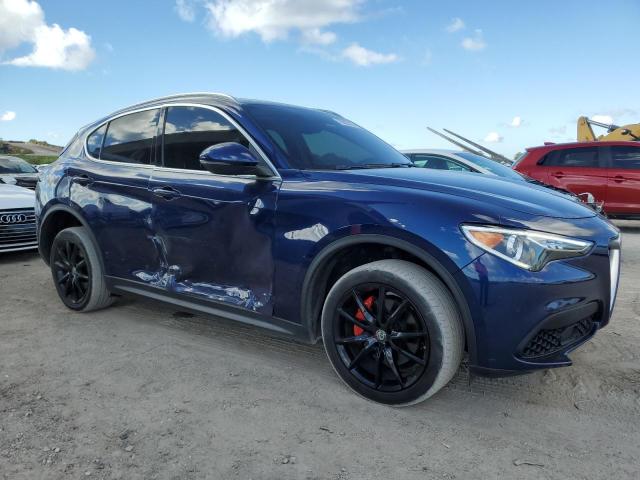 ZASFAKBN1J7B64465 - 2018 ALFA ROMEO STELVIO TI BLUE photo 4