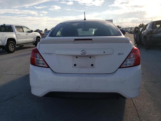 3N1CN7AP5JL866481 - 2018 NISSAN VERSA S WHITE photo 6