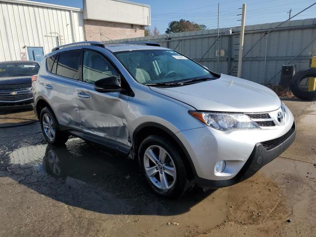 2T3RFREV3FW242199 - 2015 TOYOTA RAV4 XLE SILVER photo 4