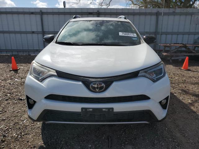 JTMNFREV4JJ191611 - 2018 TOYOTA RAV4 SE WHITE photo 5