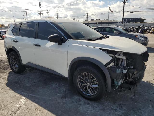 5N1AT3AB0MC695562 - 2021 NISSAN ROGUE S WHITE photo 4