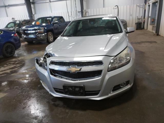 1G11G5SX5DF190218 - 2013 CHEVROLET MALIBU 3LT ნაცრისფერი ფოტო 5