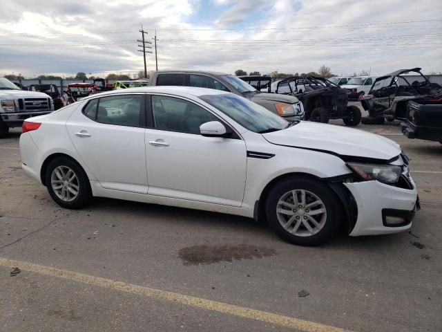 5XXGM4A78CG058382 - 2012 KIA OPTIMA LX WHITE photo 4